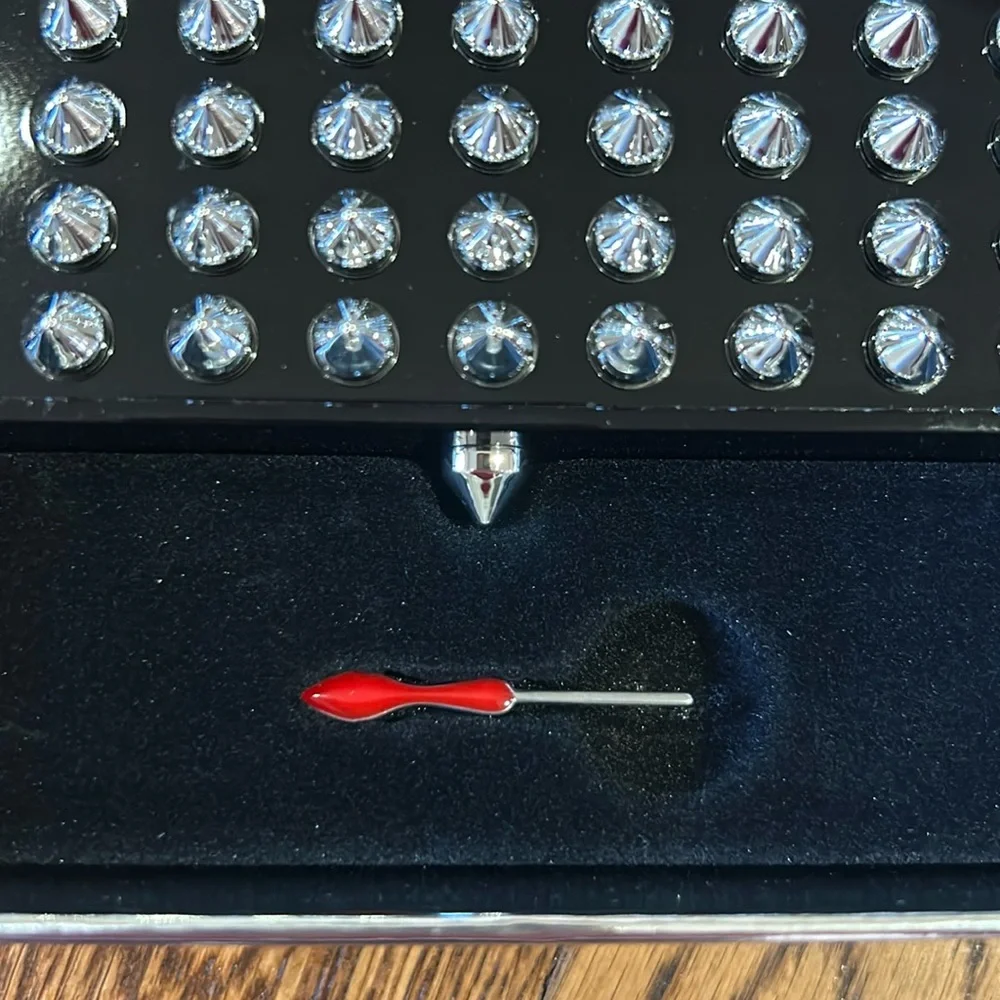 Christian Louboutin
Abracadabra La Palette Refillable Black Case - Picture 3 of 4